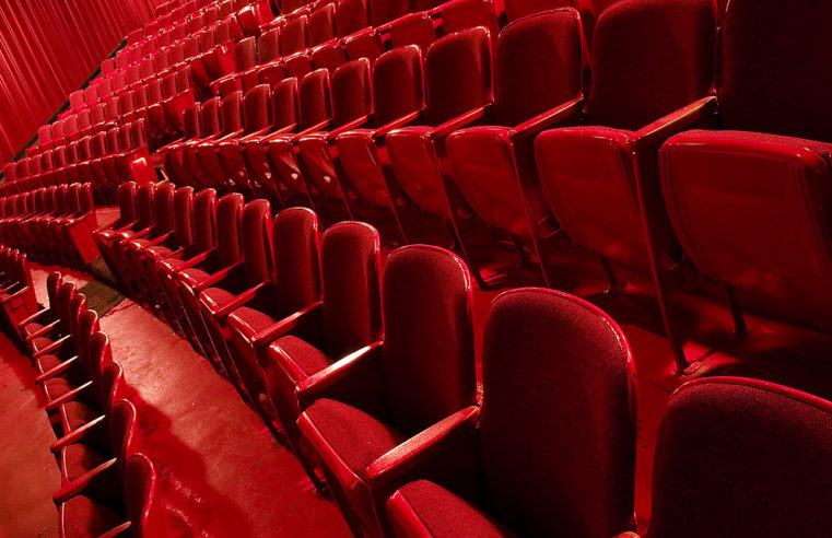 4 Moskauer Theater verteidigten den zu 3,5 Jahren Haft verurteilten Schauspieler Ustinov