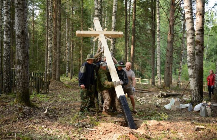 Durchsuchungen in Perm „Memorial“ nach dem Fällen von Bäumen während der Pflege des Spezialsiedler-Friedhofs