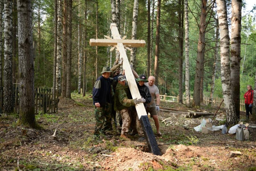Обыски в пермском «Мемориале» за вырубку деревьев при расчистке кладбища спецпоселенцев