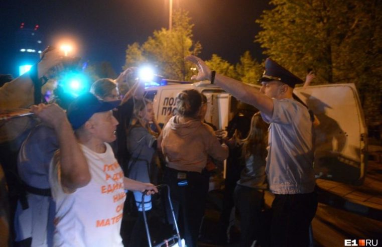 In Jekaterinburg Picket-Opa wurde mit einer Geldstrafe von 20 Tausend Rubel nach den Proteste gegen den Kirchenbau im Park bestraft