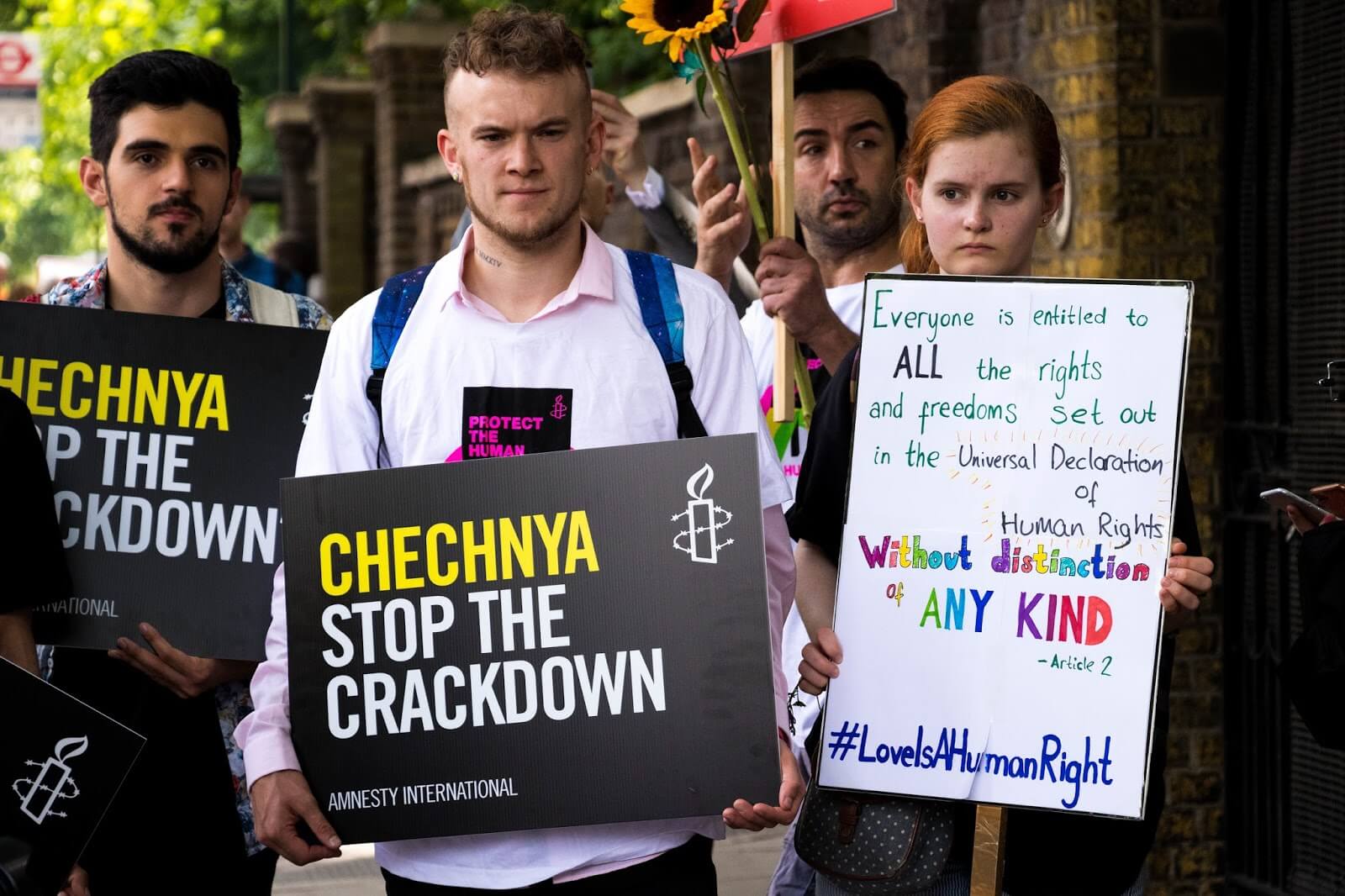 Телеканал HBO показал трейлер документального фильма о преследованиях геев в Чечне