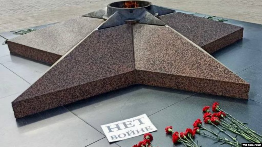 Из-за плаката с надписью «9 wая» против казанской активистки завели дело о реабилитации нацизма