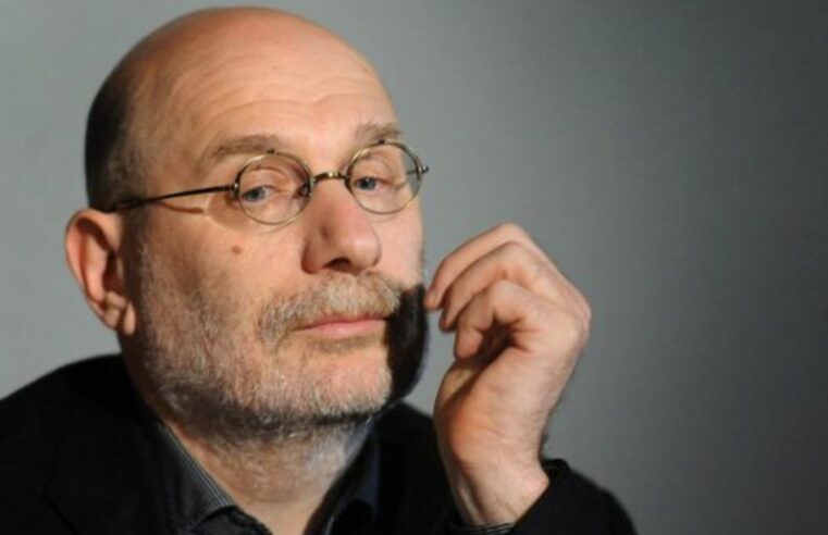 Der bekannte russische Schriftsteller Boris Akunin wurde auf die Terrorliste gesetzt. Gegen ihn wurden zwei Strafverfahren eingeleitet