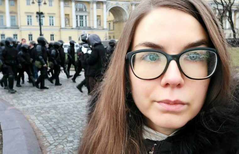 Die Staatsanwaltschaft beantragte eine psychiatrische Zwangsbehandlung für Viktoria Petrova, die in sozialen Netzwerken Beiträge gegen den Krieg veröffentlicht hatte